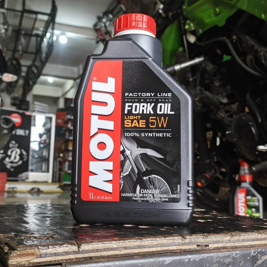 Масло вилочне для мотоциклів MOTUL FORK OIL FACTORY LINE 5W